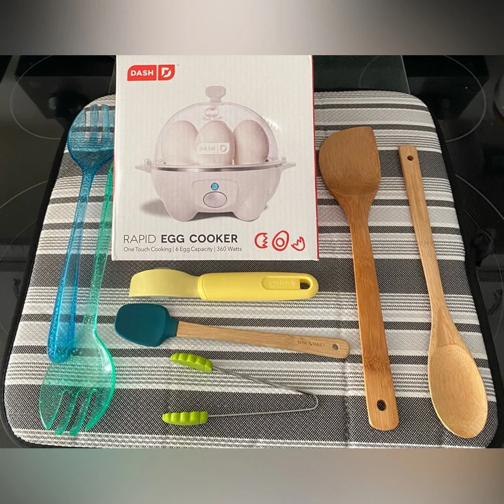 DASH RAPID EGG-COOKER- CUISINART KITCHEN MAT-WITH KITCHEN UTENSILS - Picture 12 of 16